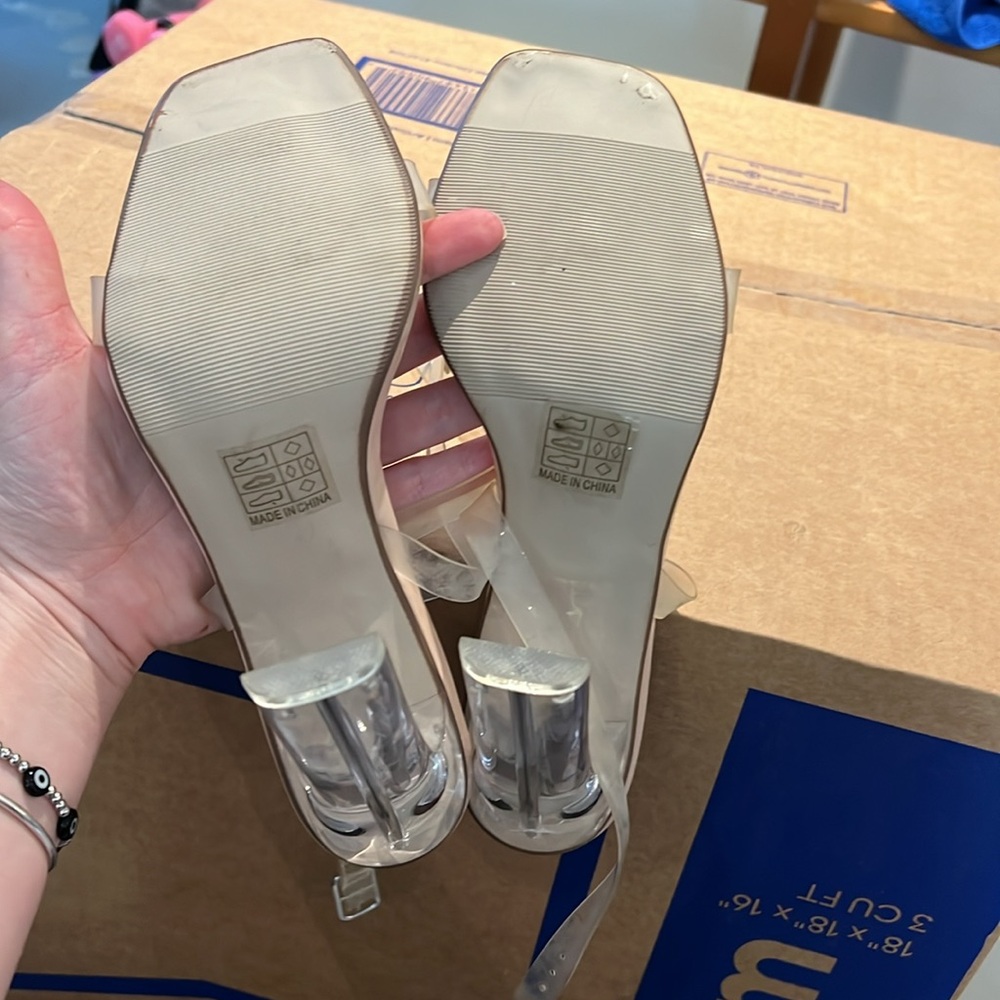 Heels - Picture 4 of 4